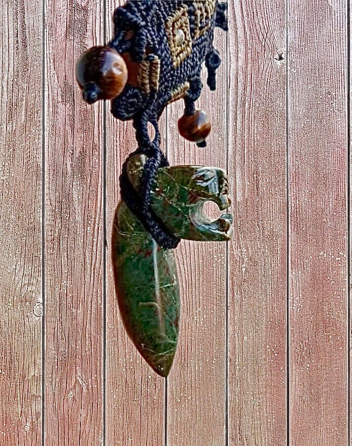 Mikiztli Obsidian pendant with Jaguar serpentine stone claw - Art Macramé Necklace - Precolombian Mexican Jewelry