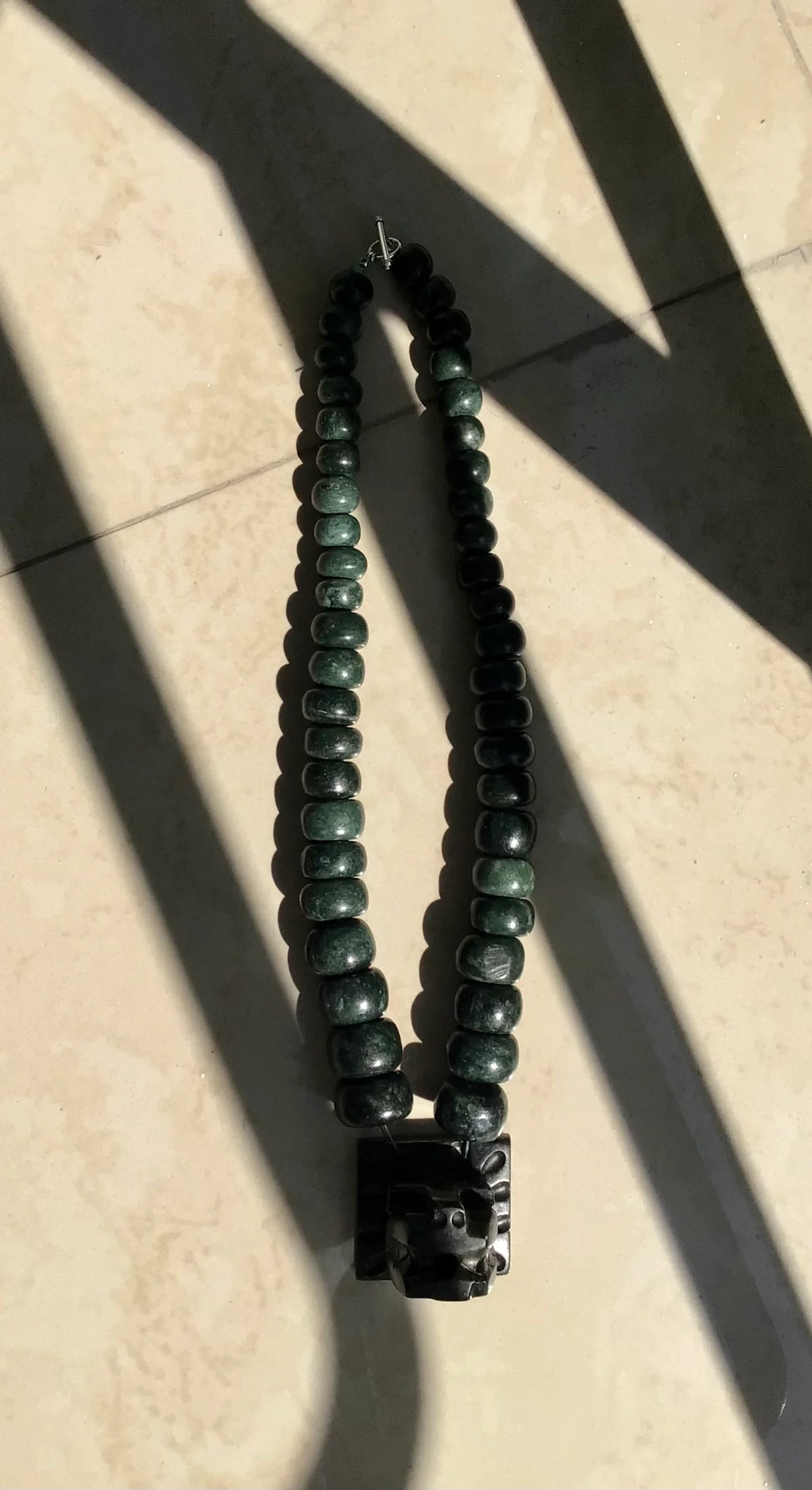 Collar con colgante de cuentas de Quetzalcóatl | Serpiente Emplumada Kukulkán | Serpentina estilo jade guatemalteco | Joyería Maya