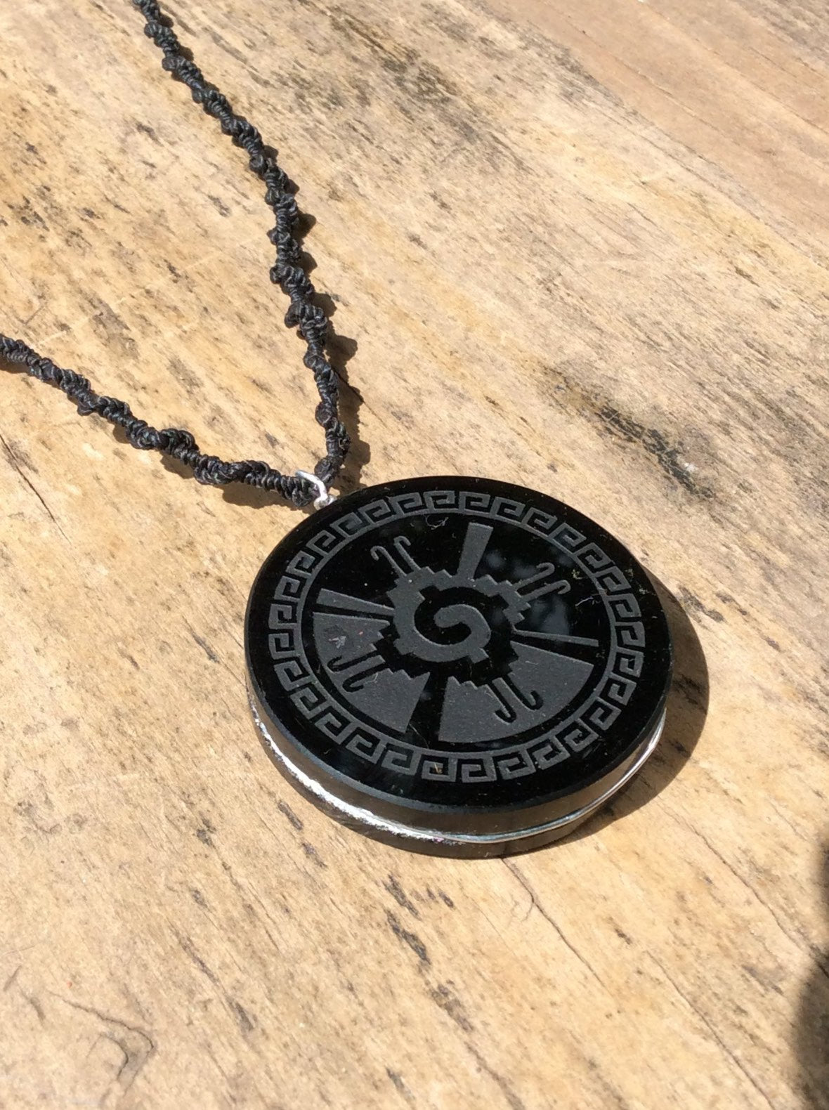 Colgante Hunab Ku - Obsidiana Negra Tallada, Joyería Maya - Collar Mexicano - Símbolo Sagrado Intloque Nahuaque - Quinconx