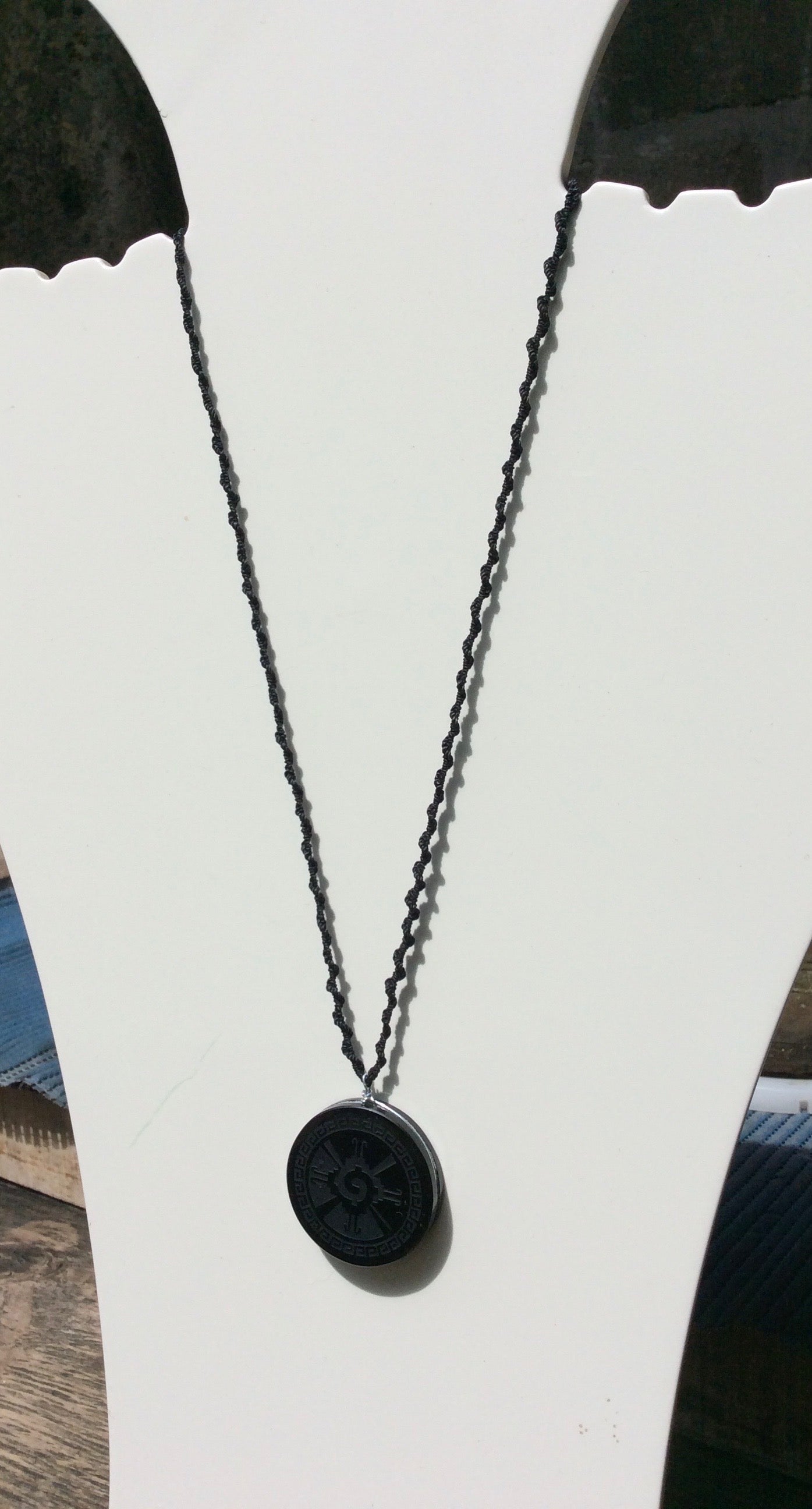 Colgante Hunab Ku - Obsidiana Negra Tallada, Joyería Maya - Collar Mexicano - Símbolo Sagrado Intloque Nahuaque - Quinconx