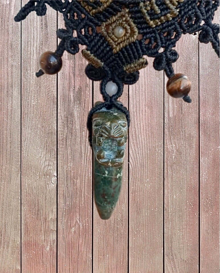 Mikiztli Obsidian pendant with Jaguar serpentine stone claw - Art Macramé Necklace - Precolombian Mexican Jewelry