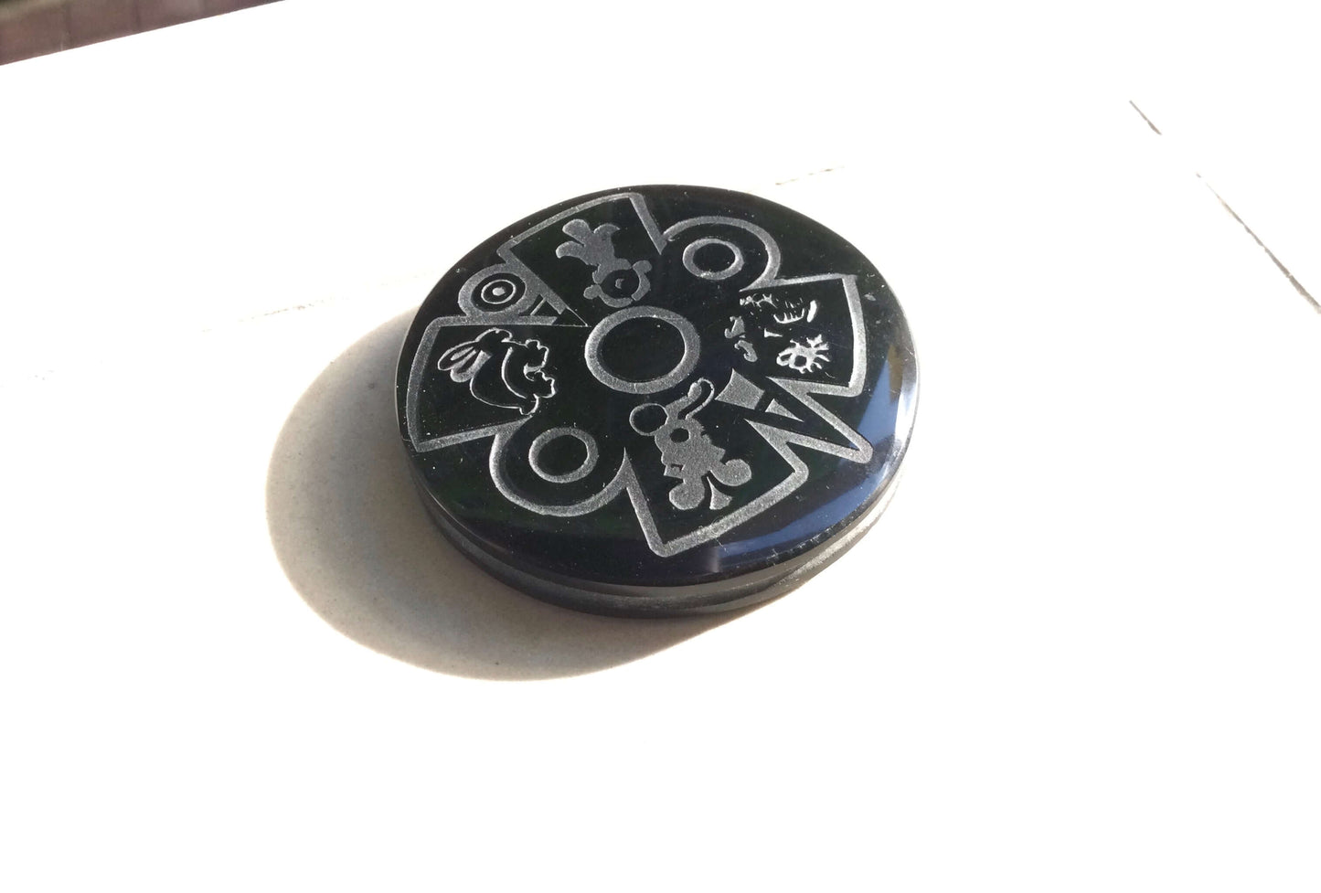Aztec Ollin symbols Pendant engraved in Obsidian - Mexican precolombian jewelry
