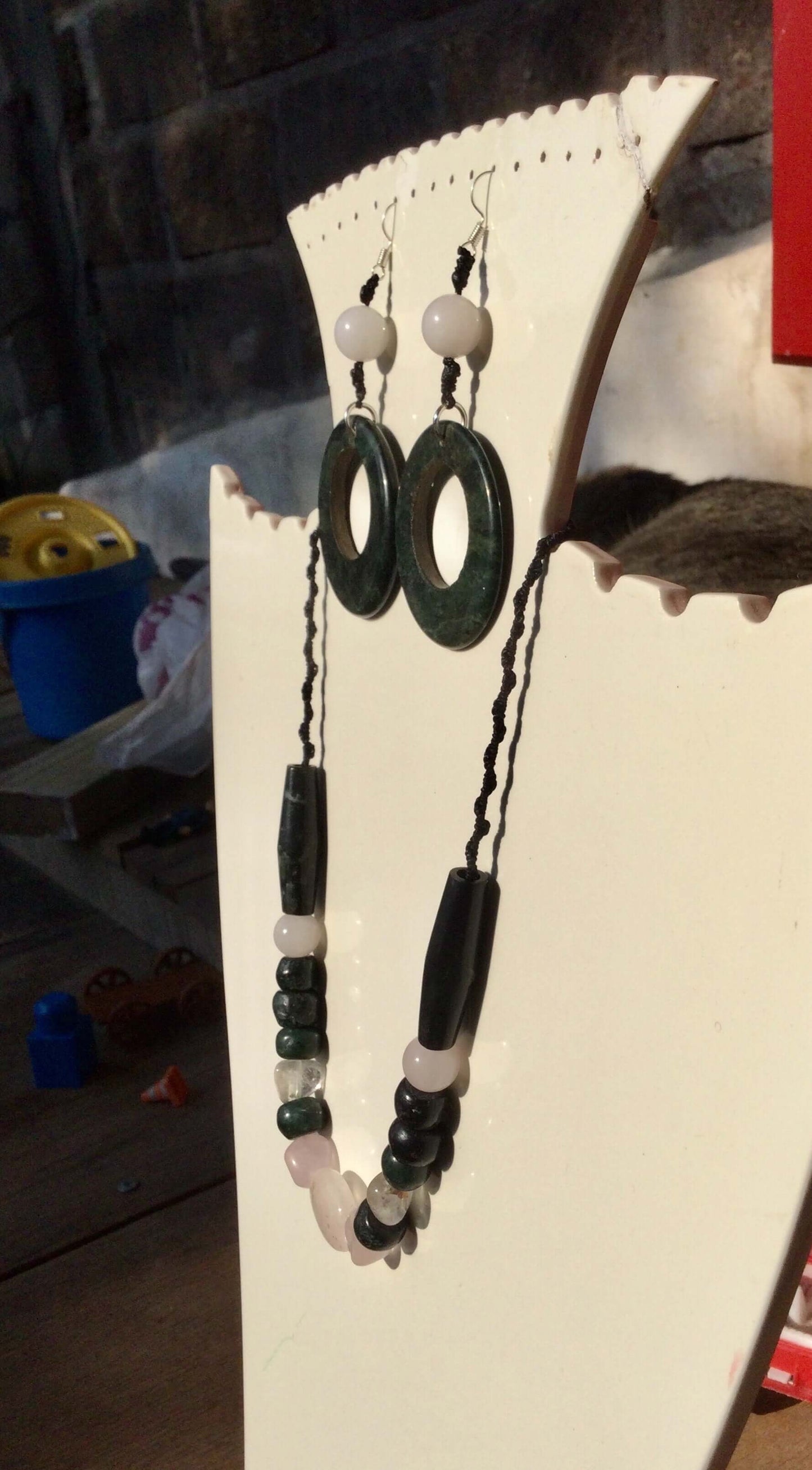Set Guatemalan Jade beads Style Jewelry - Dark Green Serpentine and Rose Quartz Necklace - Hoop Earrings