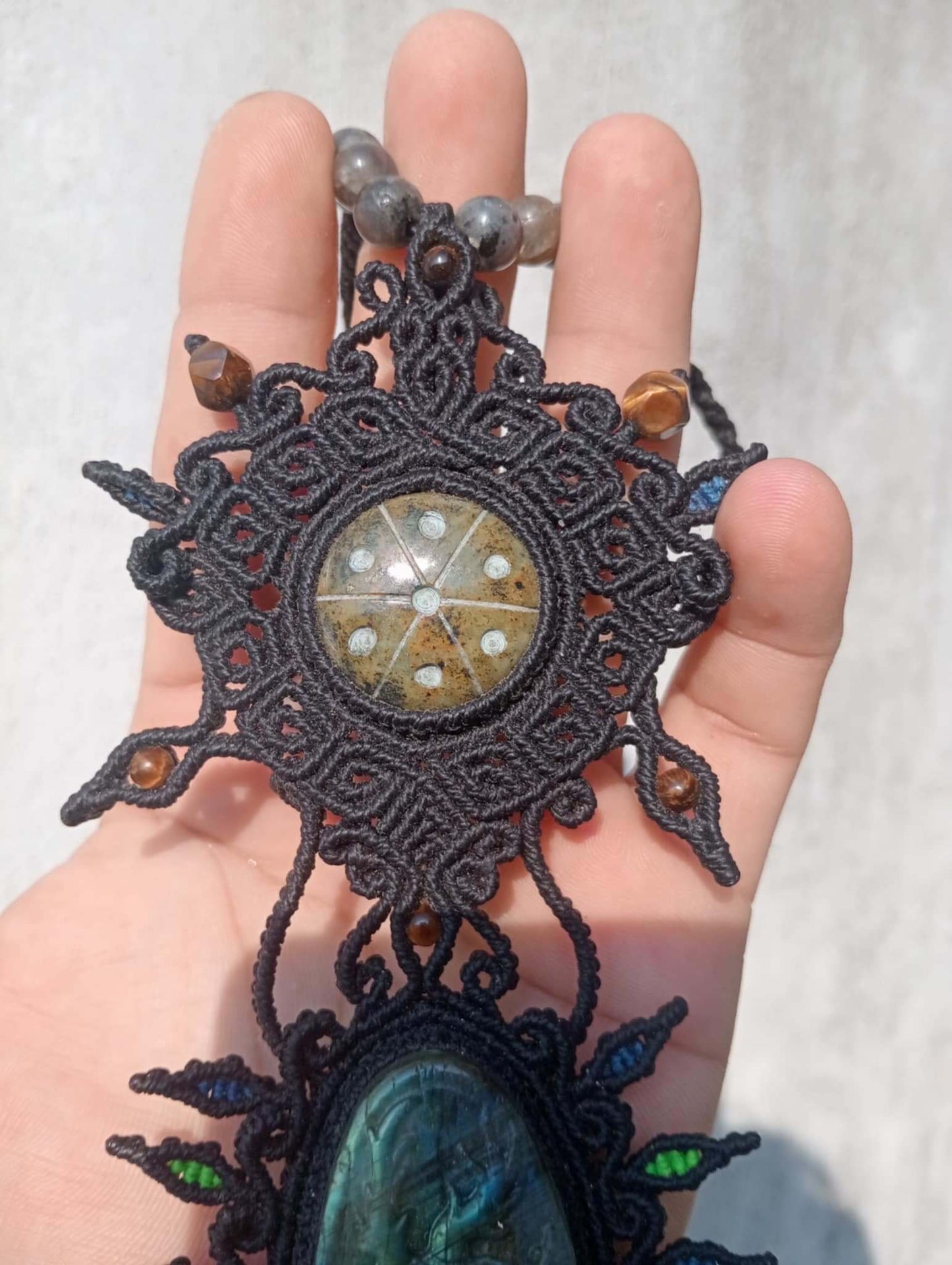 Deer & Peyote (Hikuri) Pendants Macramé Necklace : engraved in Labradorite and Serpentine Stones, Symbols of Intuition and Spiritual Connection