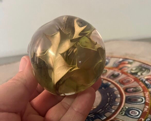 Miniature Handcrafted Resin Skull with Sacred plant inclusion - Unique Decoration 7cm (2,75”)