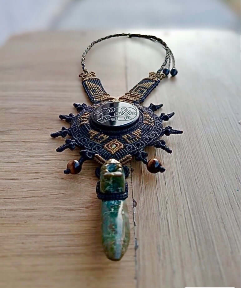 Mikiztli Obsidian pendant with Jaguar serpentine stone claw - Art Macramé Necklace - Precolombian Mexican Jewelry