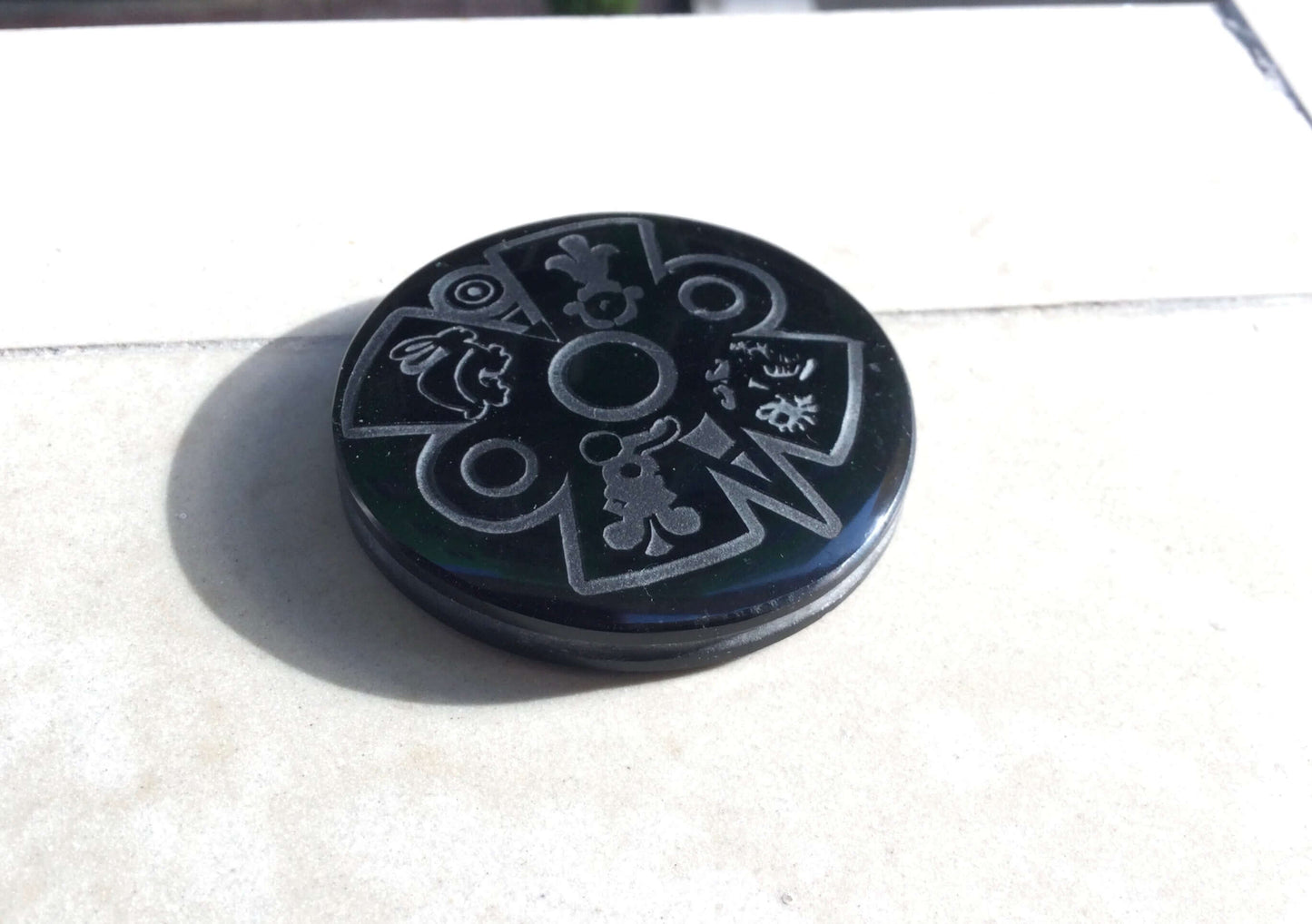 Aztec Ollin symbols Pendant engraved in Obsidian - Mexican precolombian jewelry