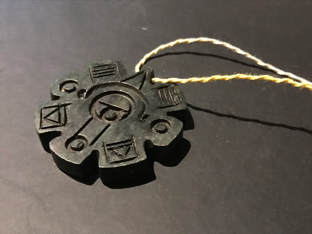 Ollin Pendant, Aztec calendar symbol, Guatemalan jade style, serpentine stone, Mexican precolombian Jewelry (Copia)