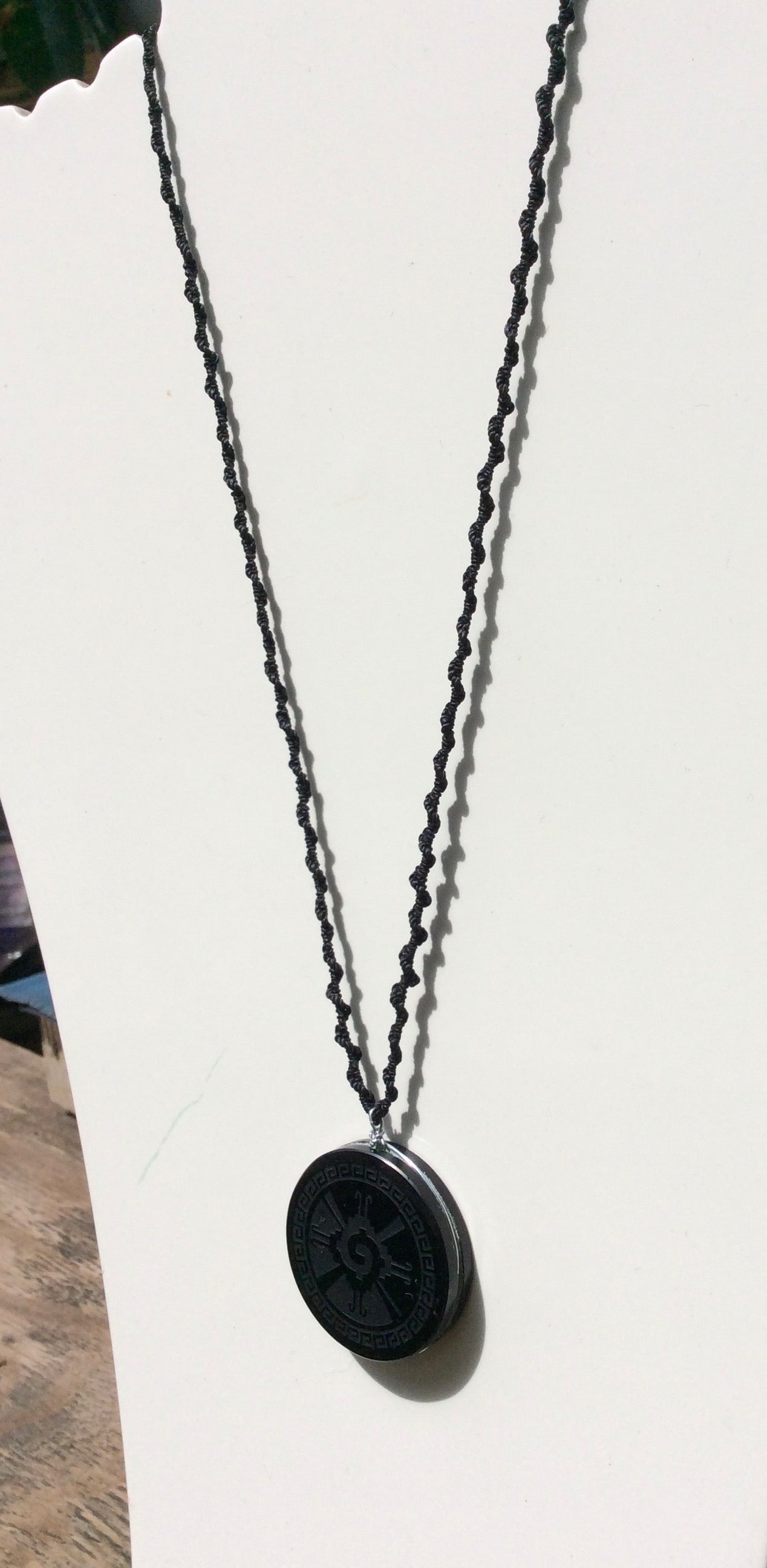 Colgante Hunab Ku - Obsidiana Negra Tallada, Joyería Maya - Collar Mexicano - Símbolo Sagrado Intloque Nahuaque - Quinconx