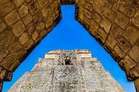 UXMAL Tres veces edificado