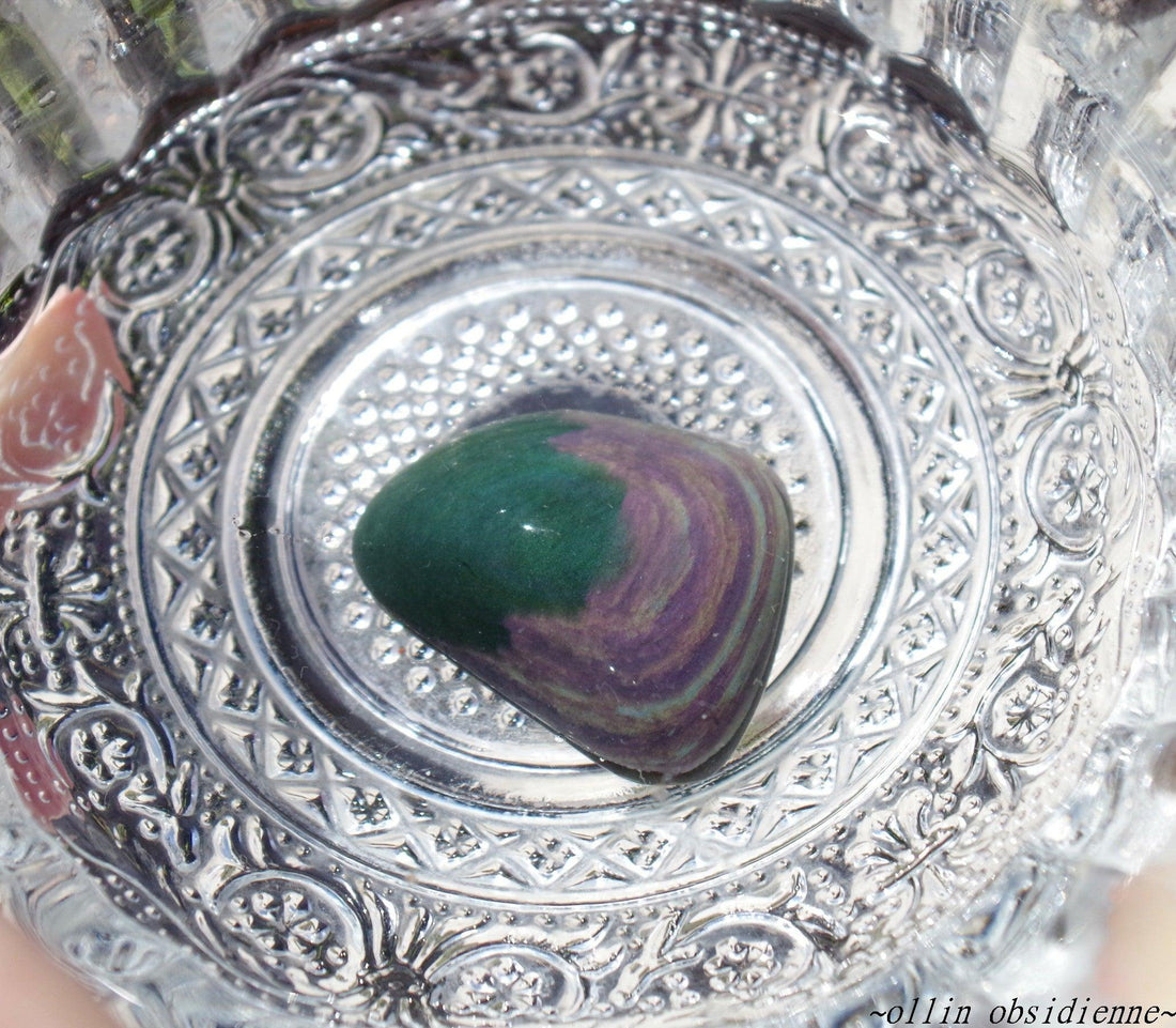 Exploration de l'Obsidienne Mexicaine : Vertus, Histoire et Bijoux Uniques, la variété manto huichol