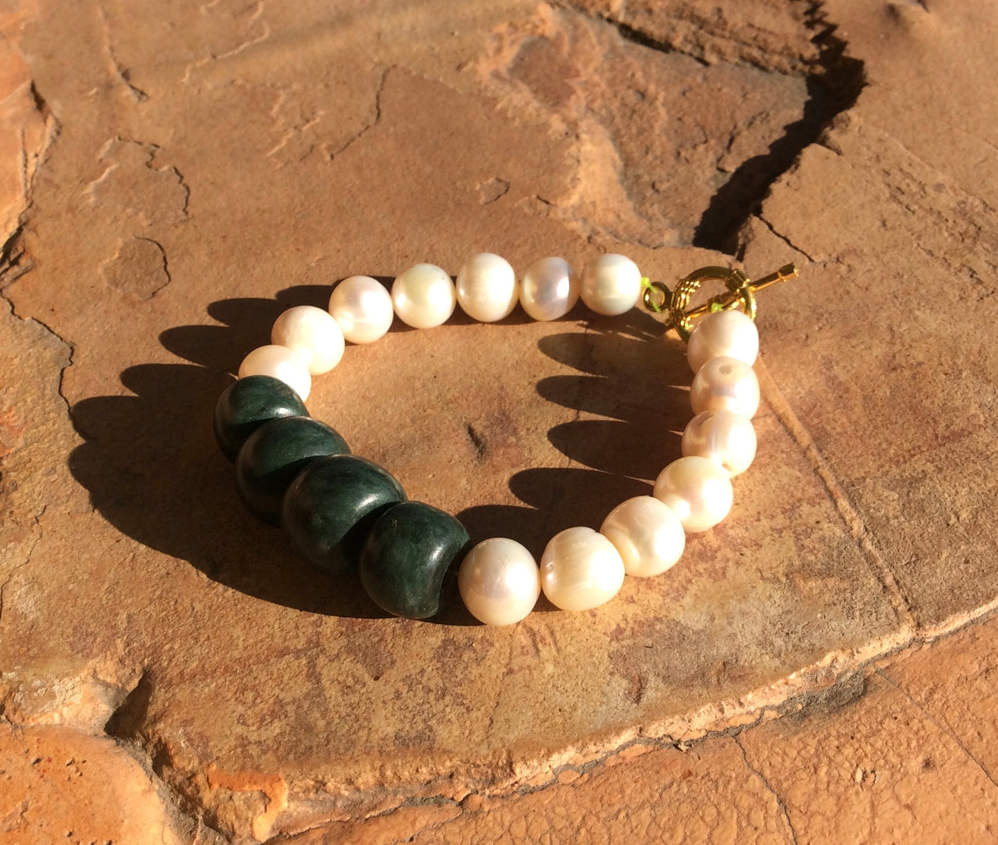 Cultural Pearl and Serpentine Bracelet - Emotional Balance and Spiritual Protection - Custom Size