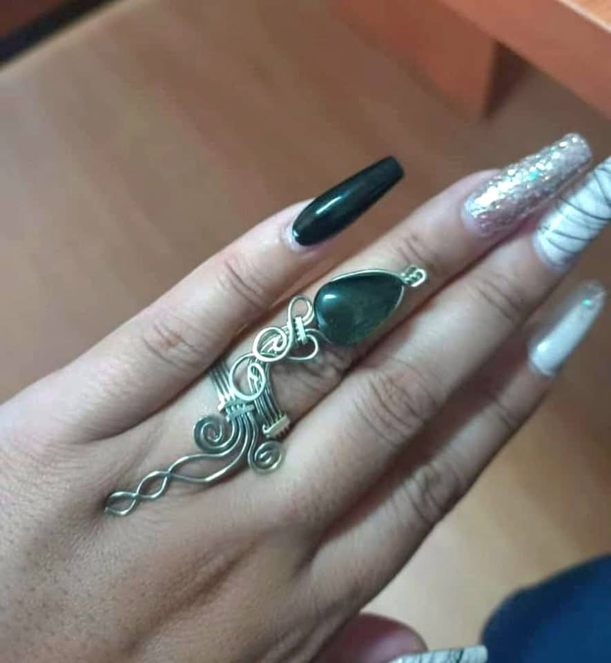 Anillo de obsidiana mexicana y alambre de alpaca - Joyería fina artesanal