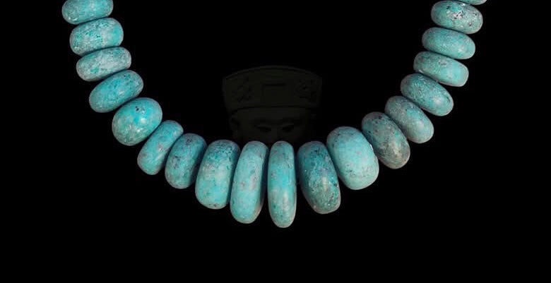 Chrysocolla crescent beads necklace - artisanal craftsmanship- mayan precolombian style (Copia)