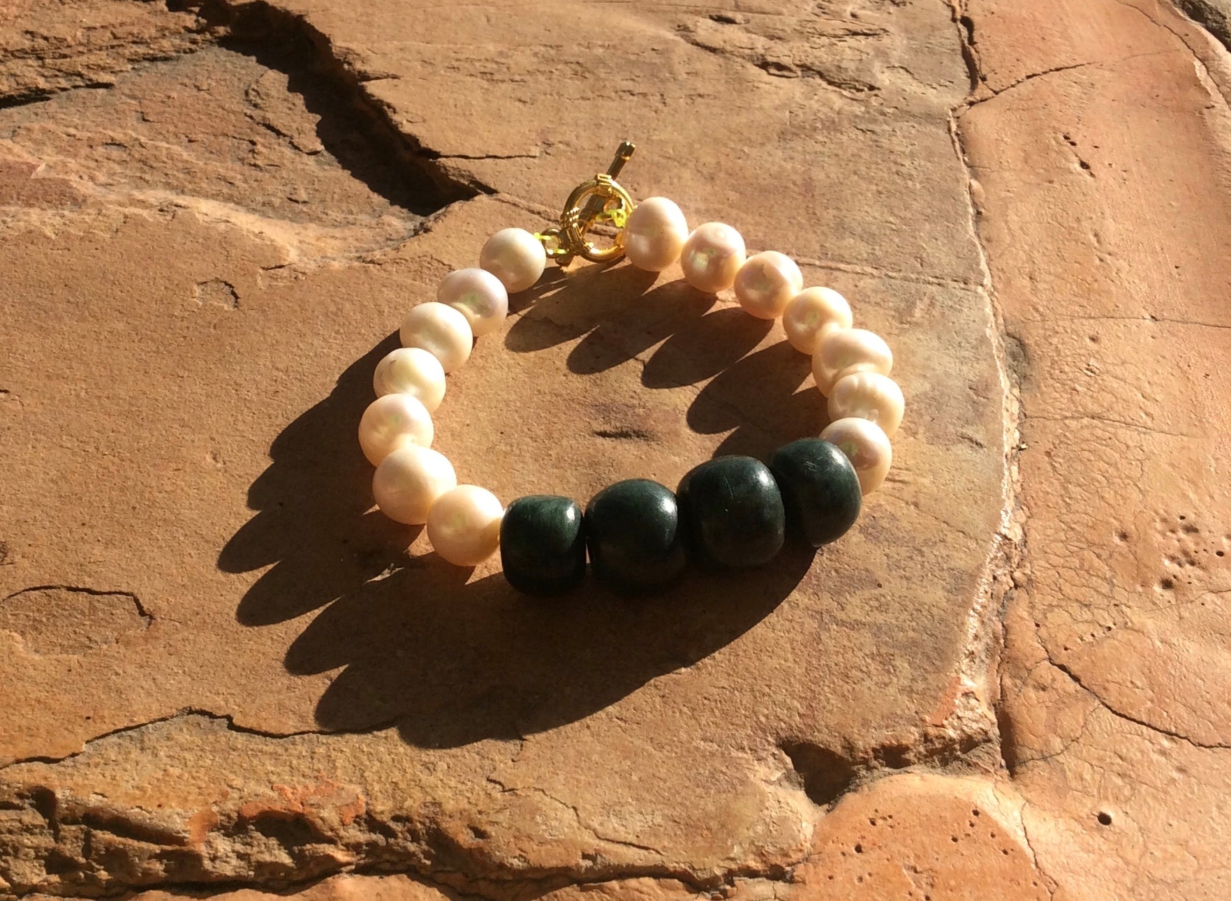 Cultural Pearl and Serpentine Bracelet - Emotional Balance and Spiritual Protection - Custom Size