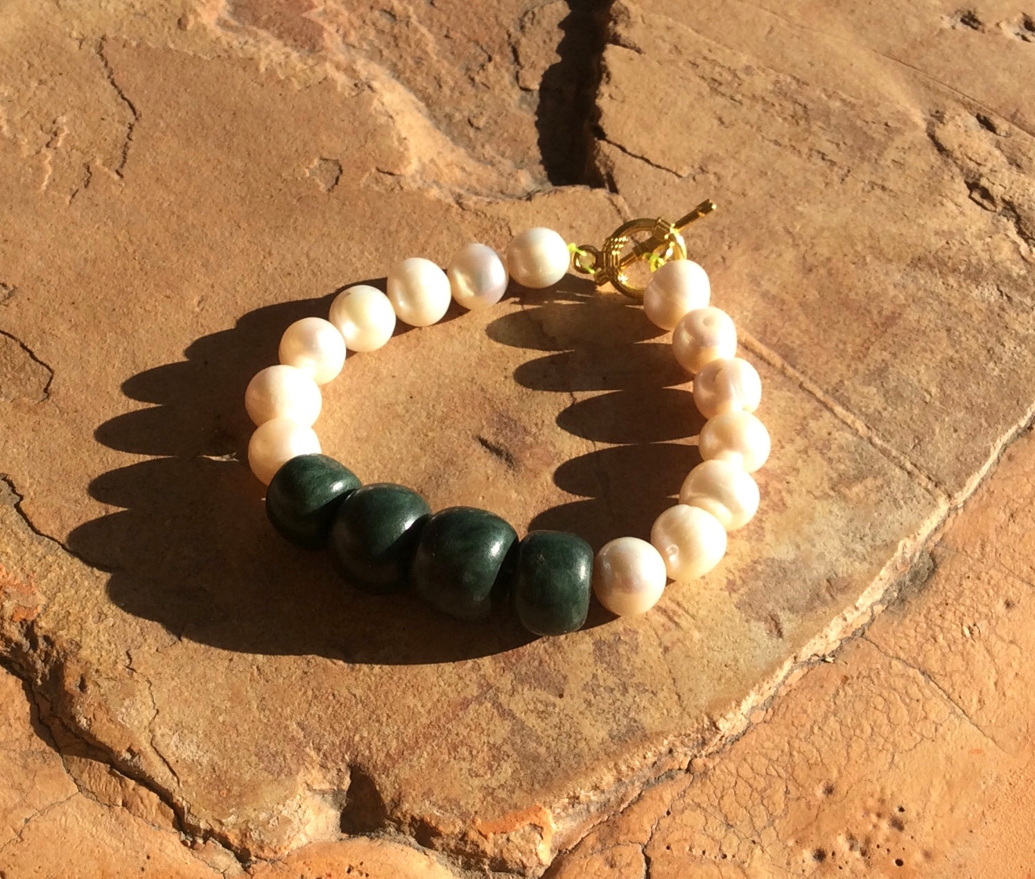 Cultural Pearl and Serpentine Bracelet - Emotional Balance and Spiritual Protection - Custom Size