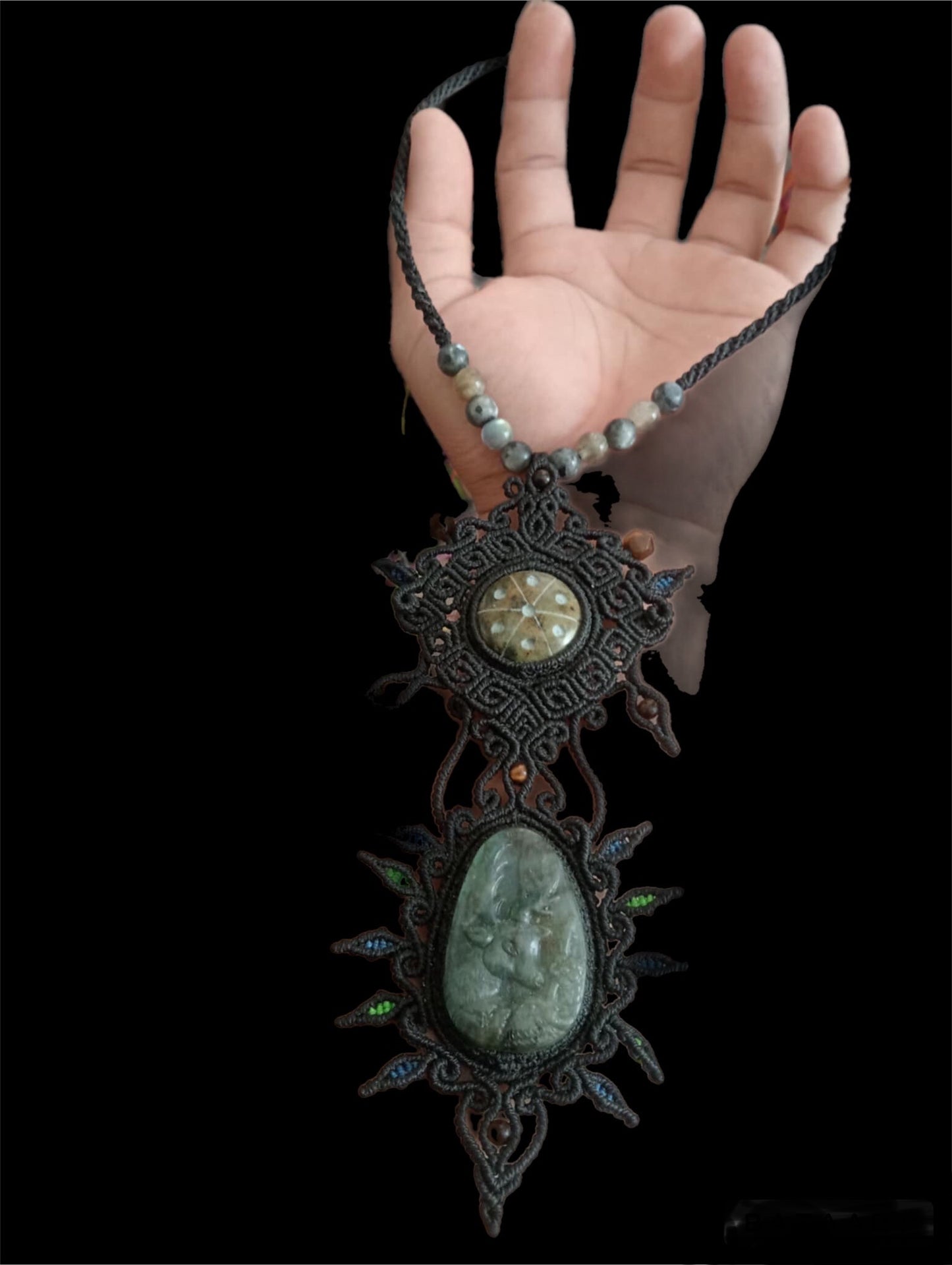 Deer & Peyote (Hikuri) Pendants Macramé Necklace : engraved in Labradorite and Serpentine Stones, Symbols of Intuition and Spiritual Connection