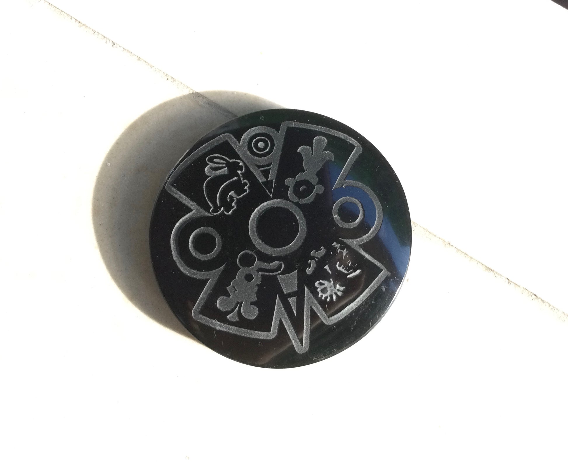 Aztec Ollin symbols Pendant engraved in Obsidian - Mexican precolombian jewelry