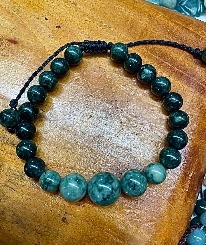 Guatemalan Jade Jaguar & Apple Jade Manzana beads Bracelet - Mayan Mexican Jewelry