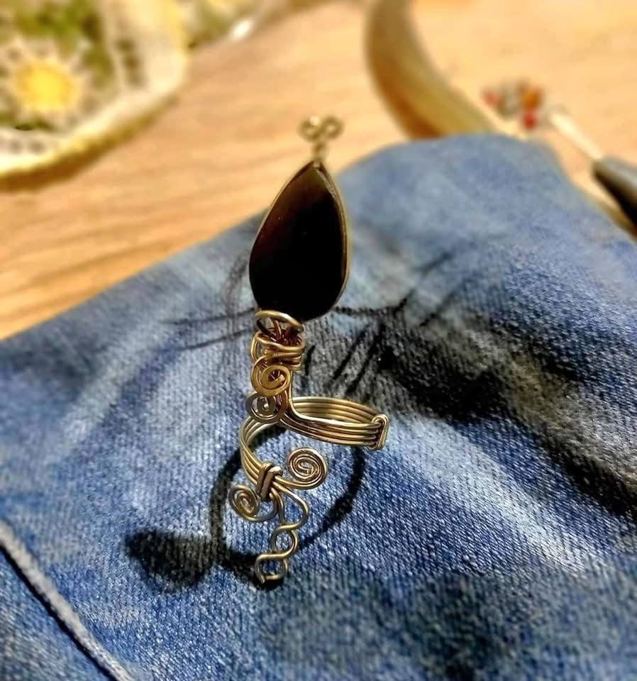 Anillo de obsidiana mexicana y alambre de alpaca - Joyería fina artesanal