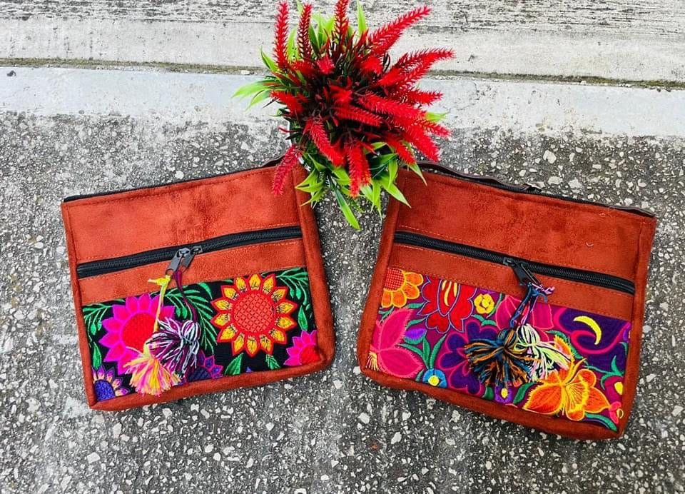 Flores de México: Bolsa artesanal con girasoles bordados