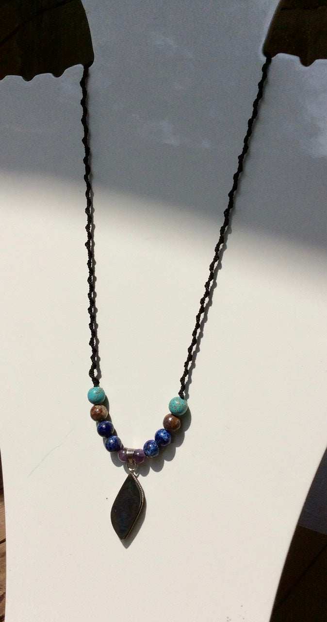 Royal velvet Obsidian Pendant - Manto huichol Obsidian necklace - Mexican Jewelry 