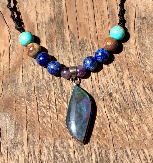 Royal velvet Obsidian Pendant - Manto huichol Obsidian necklace - Mexican Jewelry 