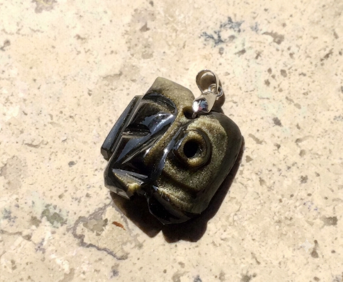 Dije Máscara de Vida Muerta tallado en Obsidiana Dorada - Joyería precolombina mexicana