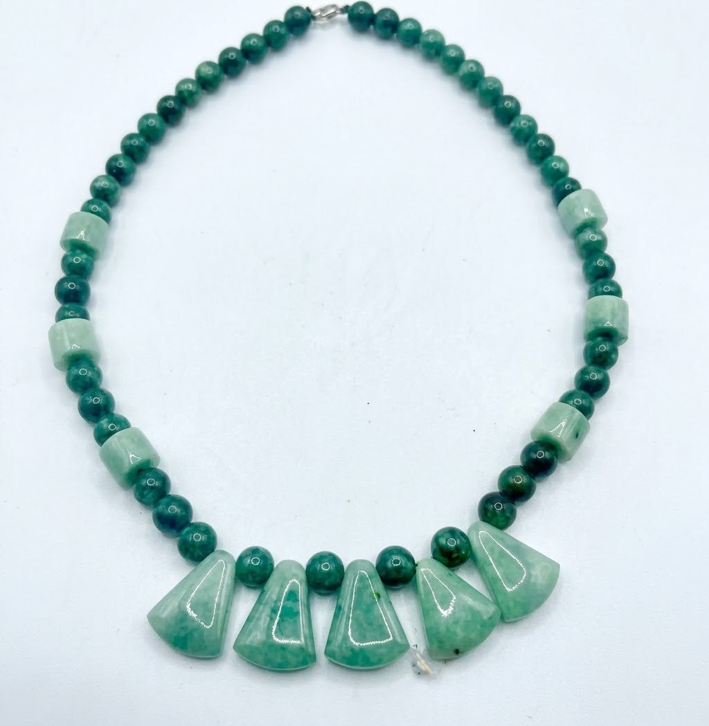 Collier pendentif jaguar en jade guatémaltèque authentique avec jade Manzano (jade vert pomme) - Bijoux faits main mayas