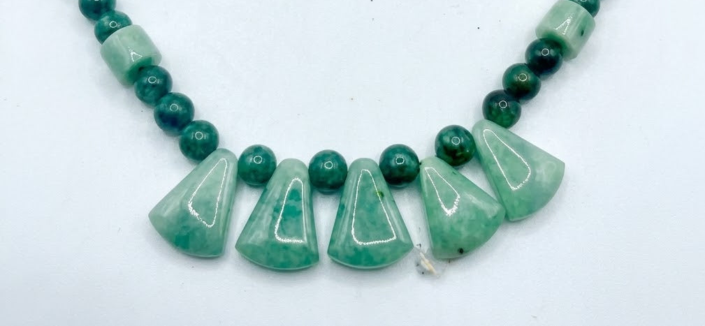 Collier pendentif jaguar en jade guatémaltèque authentique avec jade Manzano (jade vert pomme) - Bijoux faits main mayas