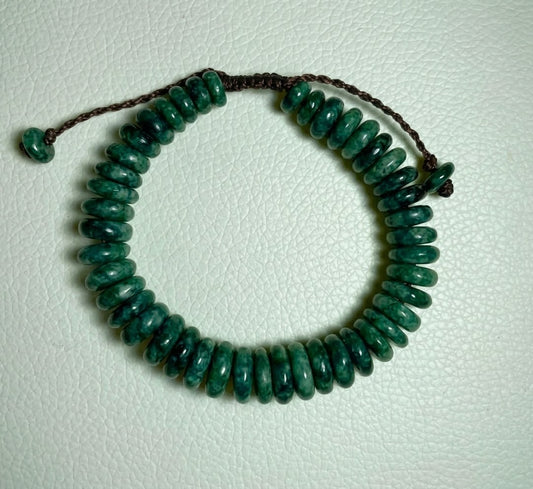 Bracelet Jaguar en Jade Guatémaltèque | Perles Croissant de Lune en Guatémalite | Bijoux d'Artisan Maya
