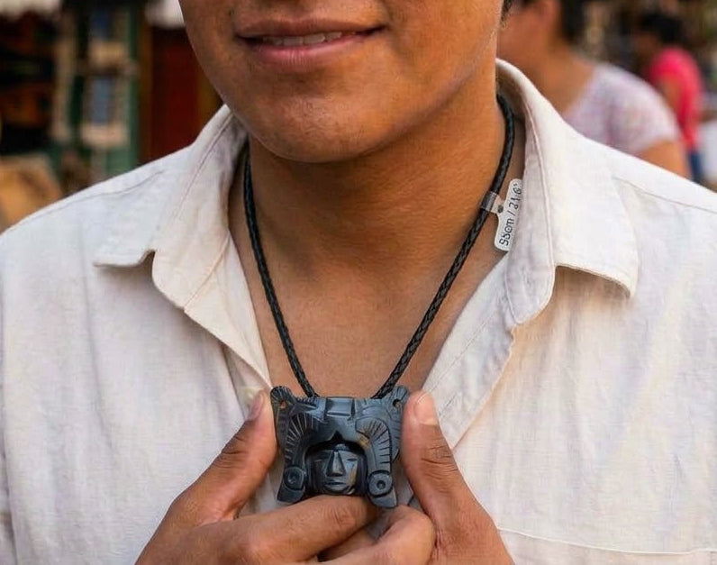 Pendentif masque de guerrier jaguar | Obsidienne arc-en-ciel | Bijoux aztèques précolombiens | Teotihuacan