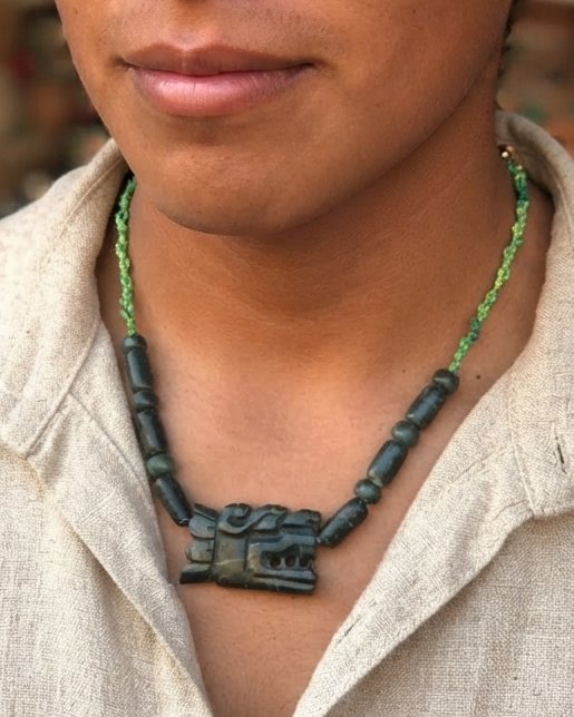 Pendentif Quetzalcoatl | Serpent à plumes Kukulkan | Serpentine style jade guatémaltèque | Bijoux mayas aztèques