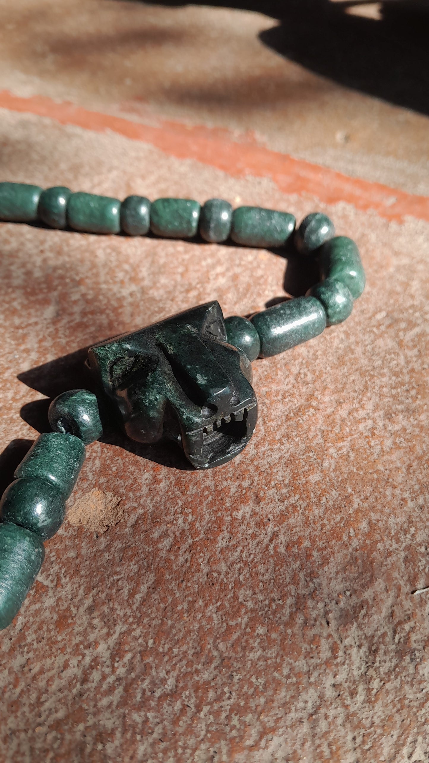 Colgante de Jaguar, collar estilo cuentas de jade guatemalteco, piedra serpentina - Joyería Maya, Cultura Mexicana