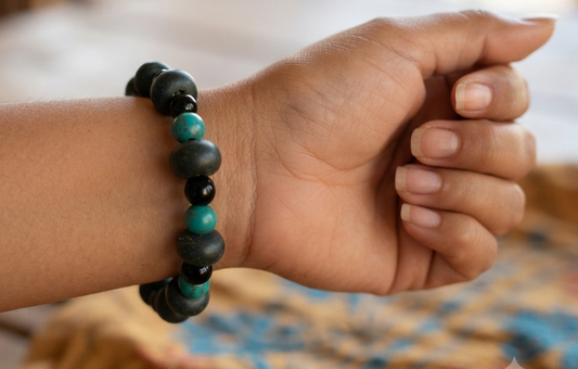 Collier de perles de jade guatémaltèque vert foncé - Bijoux mayas avec perles turquoise, symbole Om avec bracelet disponible